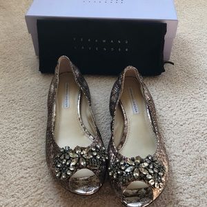 Vera Wang Lavender Label Size 10 peep toe flat